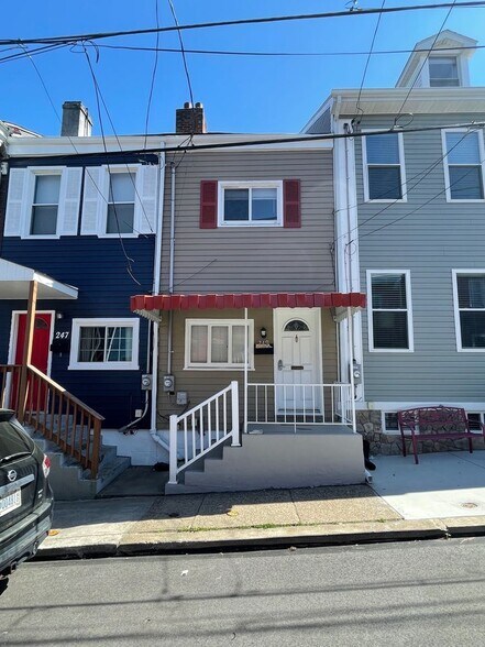 Primary Photo - 249 45th St