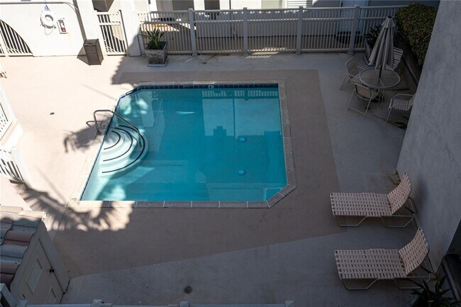 Building Photo - 1516 Pacific Coast Hwy