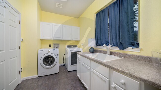 Building Photo - Million Dollar Views in Larkspur