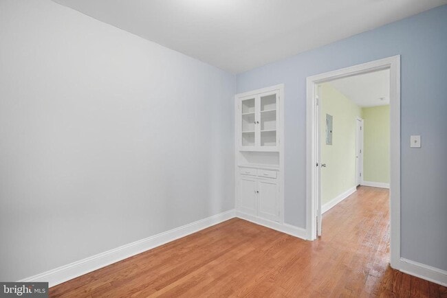 Building Photo - 3919 R St SE