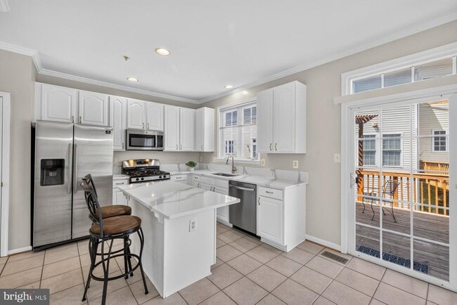 Building Photo - 2495 Cheyenne Dr