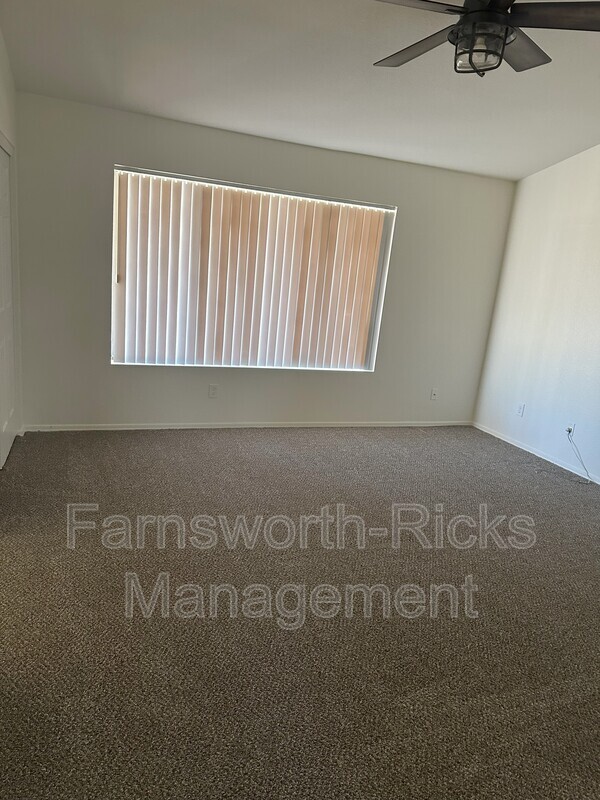 Building Photo - 5406 E Emerald Ave