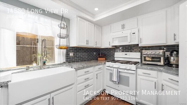 Building Photo - 14580 Long View Dr