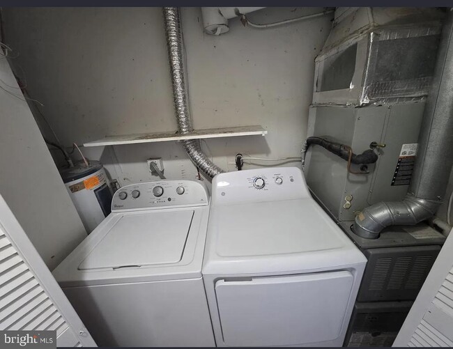 Building Photo - 525 Blackbird Dr