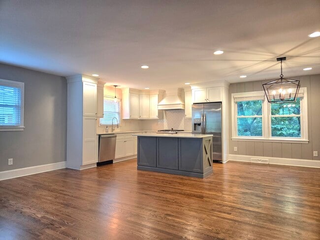 Building Photo - 6126 Netherwood Dr