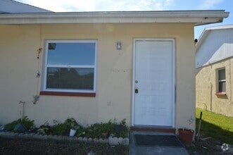 Building Photo - 55+Community : 1 Bed/1 Bath, 1 Story Villa...