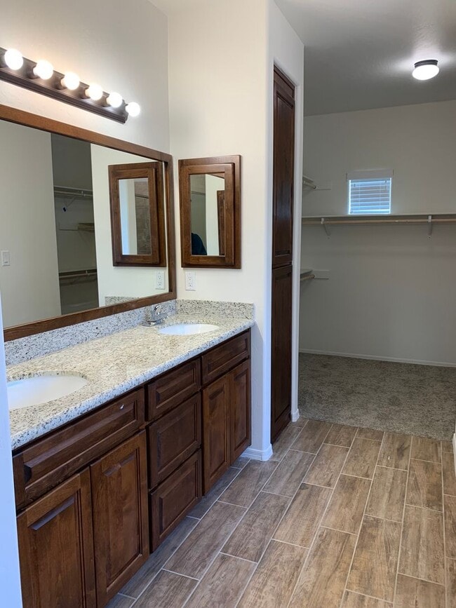 Building Photo - NEWER 4 BEDROOM HOME IN PARK WEST!