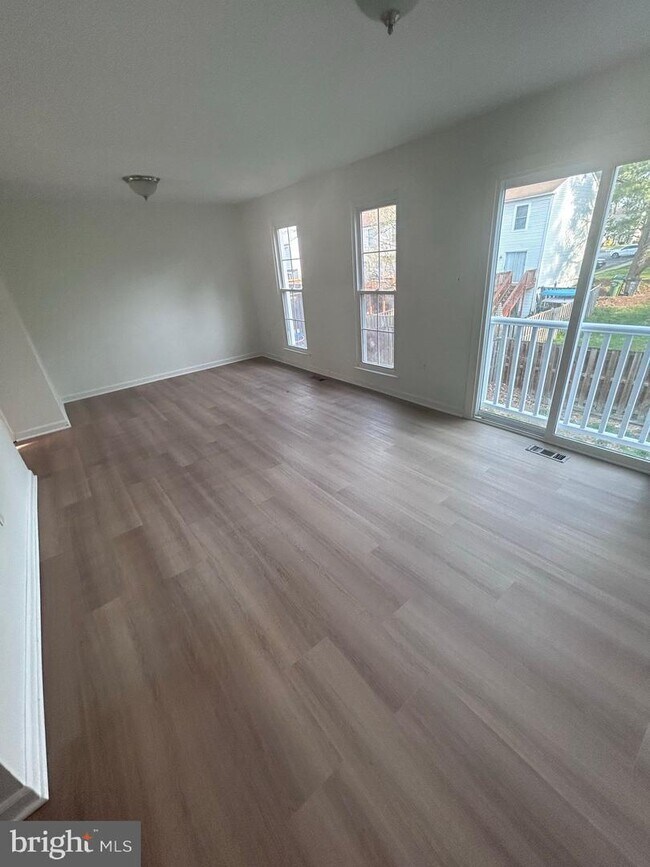 Building Photo - 2900 Madeira Ct