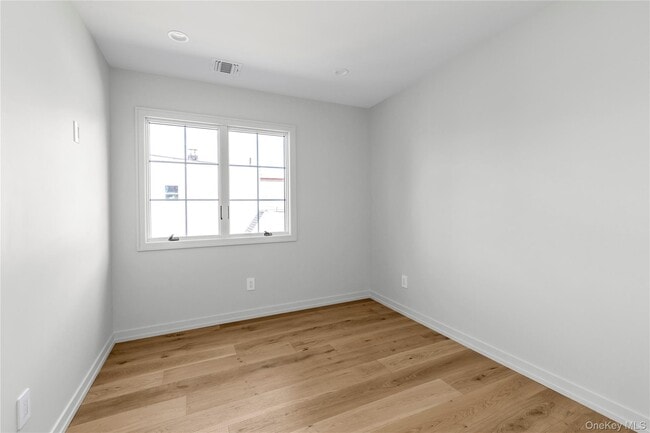 Building Photo - 157 Lincoln Ave