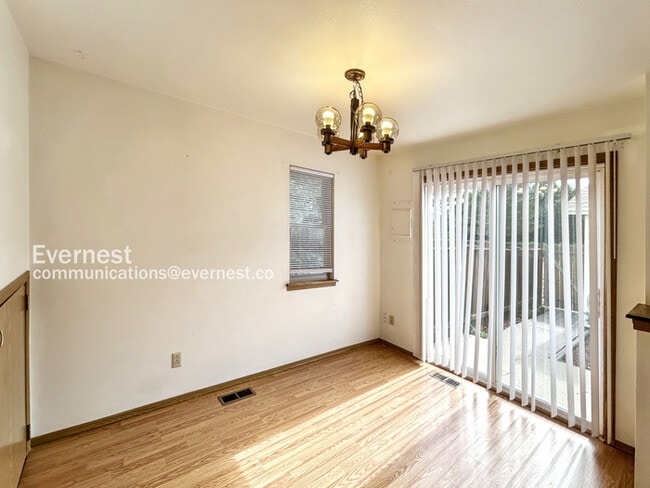Building Photo - 7985 Lexington Park Dr