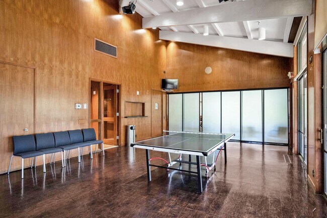 Building Photo - 470 N Civic Dr