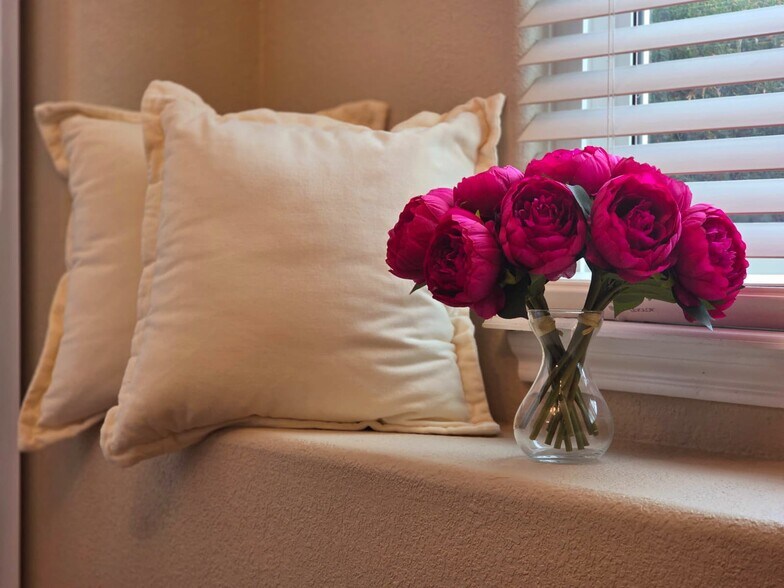 Building Photo - 3960 Riviera Grove