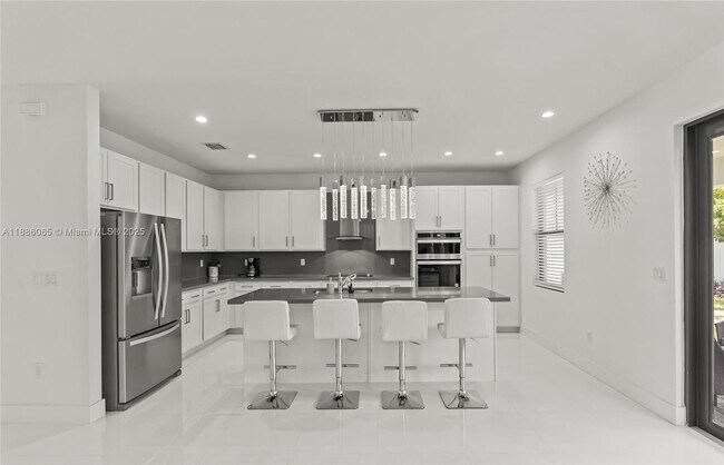 Building Photo - 14841 SW 39th Terrace