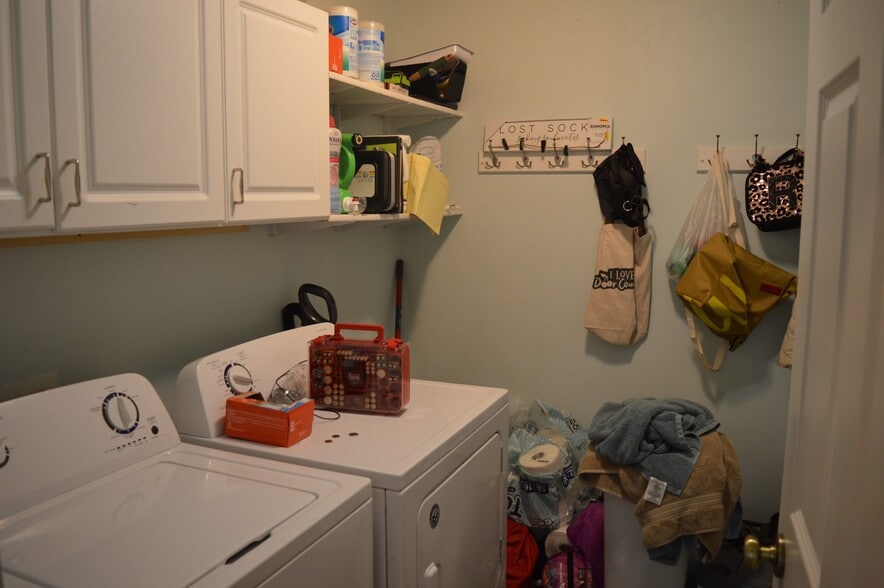 Building Photo - 8917 Snowberry Ln