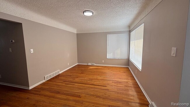 Building Photo - 28758 Leona St