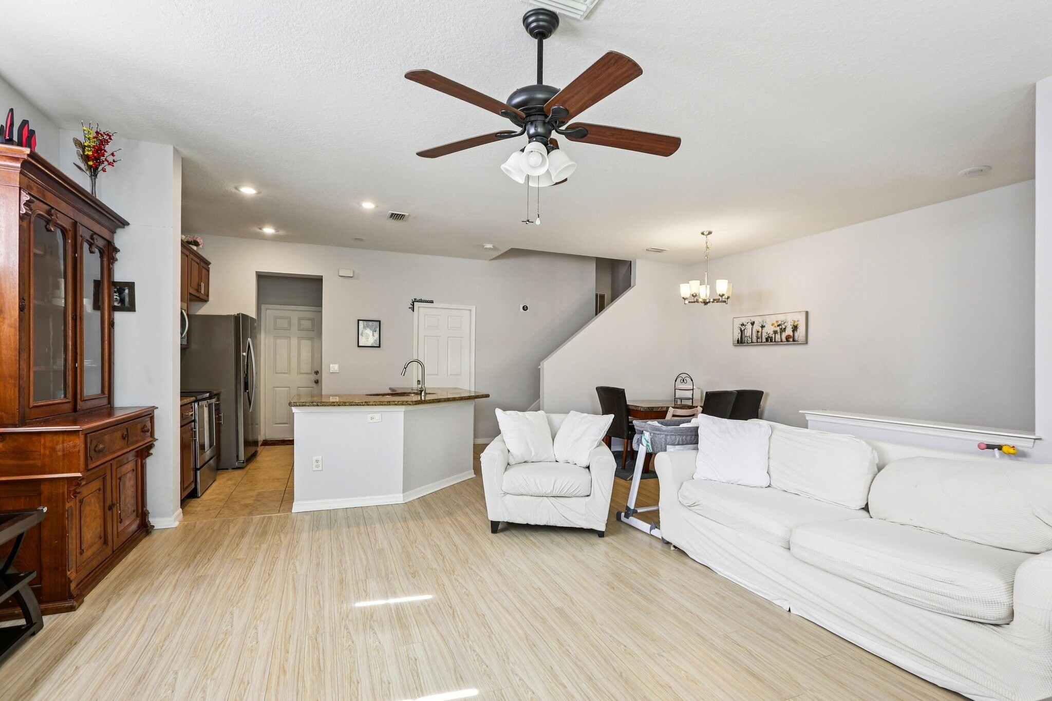 Family room pic 4 - 7435 Arlington Grove Cir