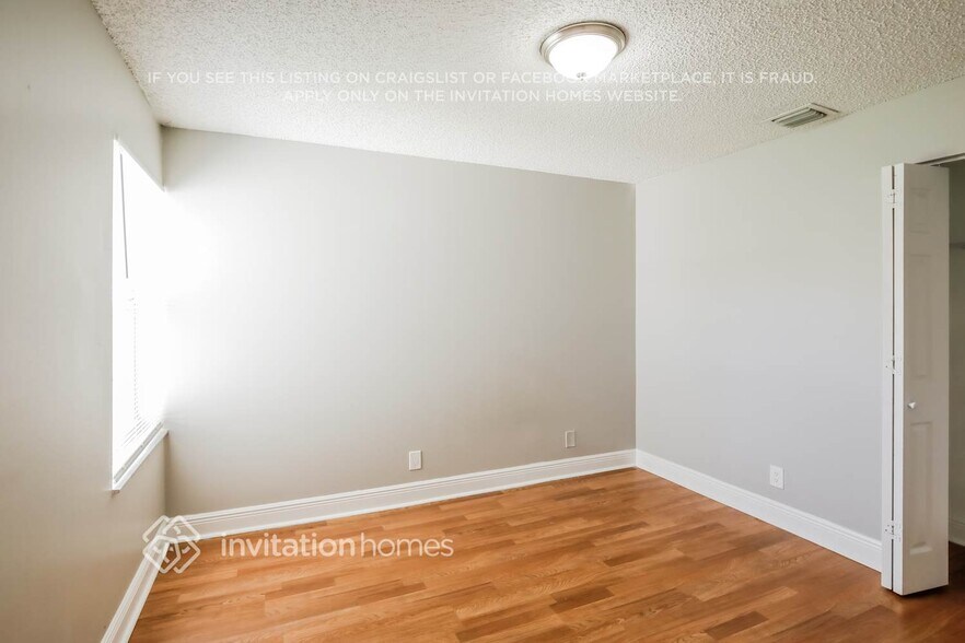 Building Photo - 119 NW 44th Terrace