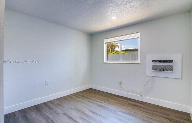 Building Photo - 2551 SW 53rd Ave
