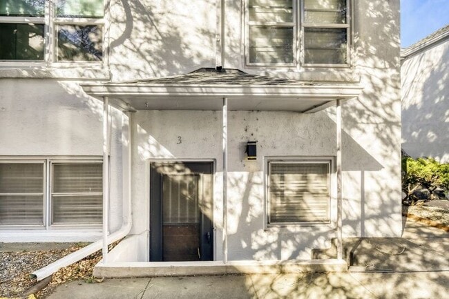 Building Photo - Weidenhaft Mitchell Apartments