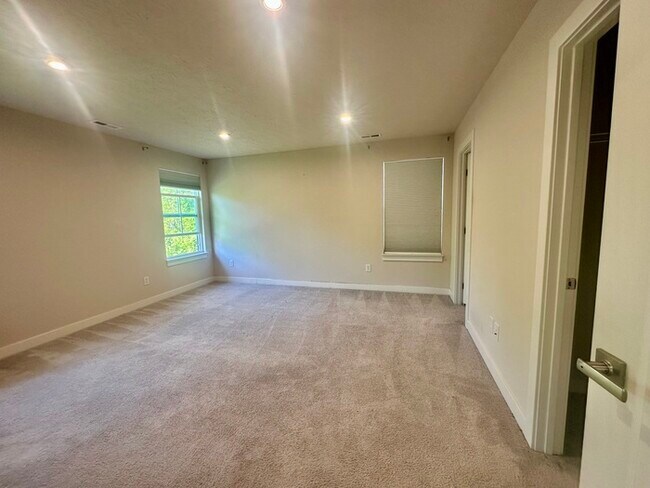 Building Photo - 2923 Hepburn Cir
