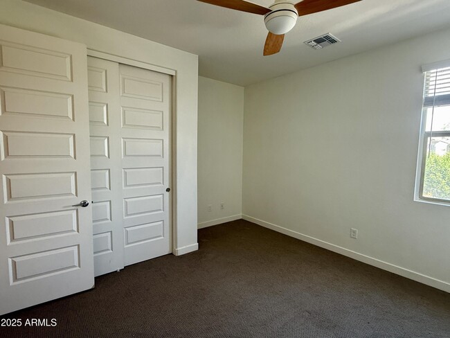 Building Photo - 955 E Danbury Dr