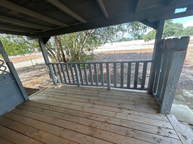 Building Photo - 2 Bedroom Home for Rent in Redding CA | Yard, Fireplace, Pet Friendly
