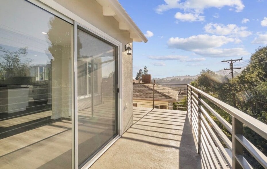 Building Photo - 1881 Verdugo Loma Dr