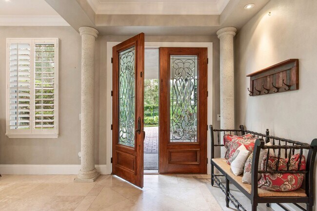 Building Photo - Luxury Rental Available