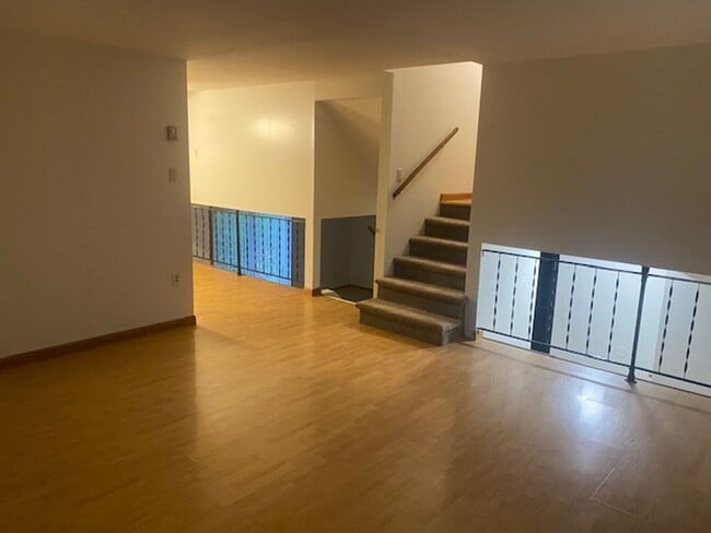 Building Photo - 636 Sunflower Dr