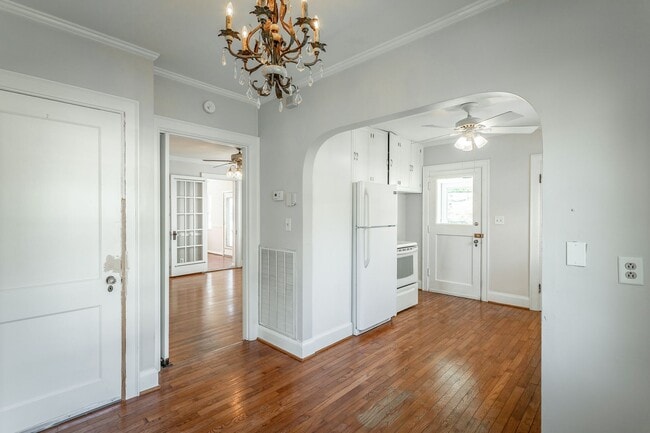 Building Photo - 3 Bedroom 2 Bath Classic