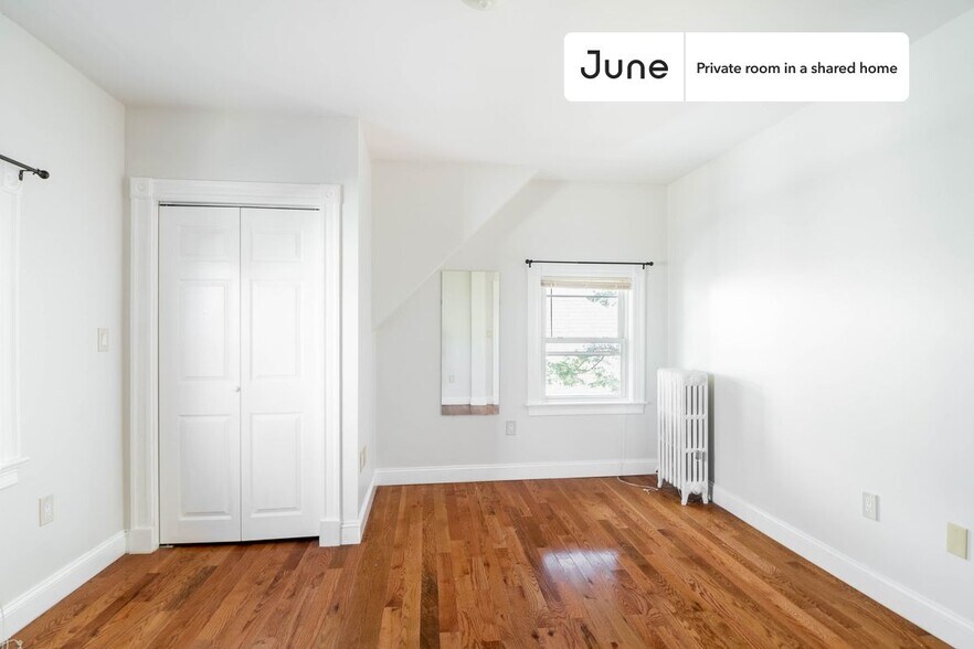 Building Photo - Room in Shared 7 bed/2 bath home