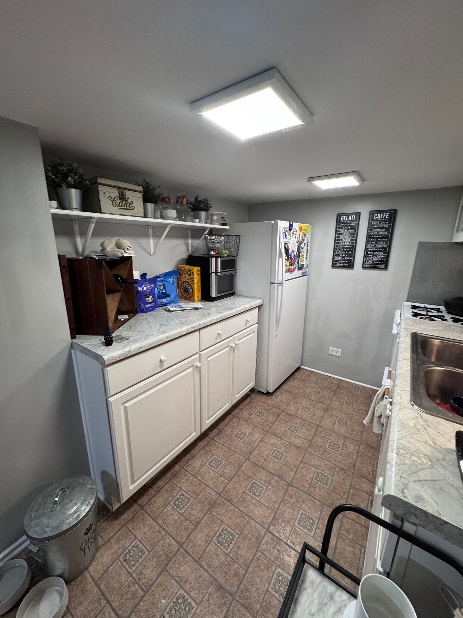 Building Photo - 4325 N Wolcott Ave