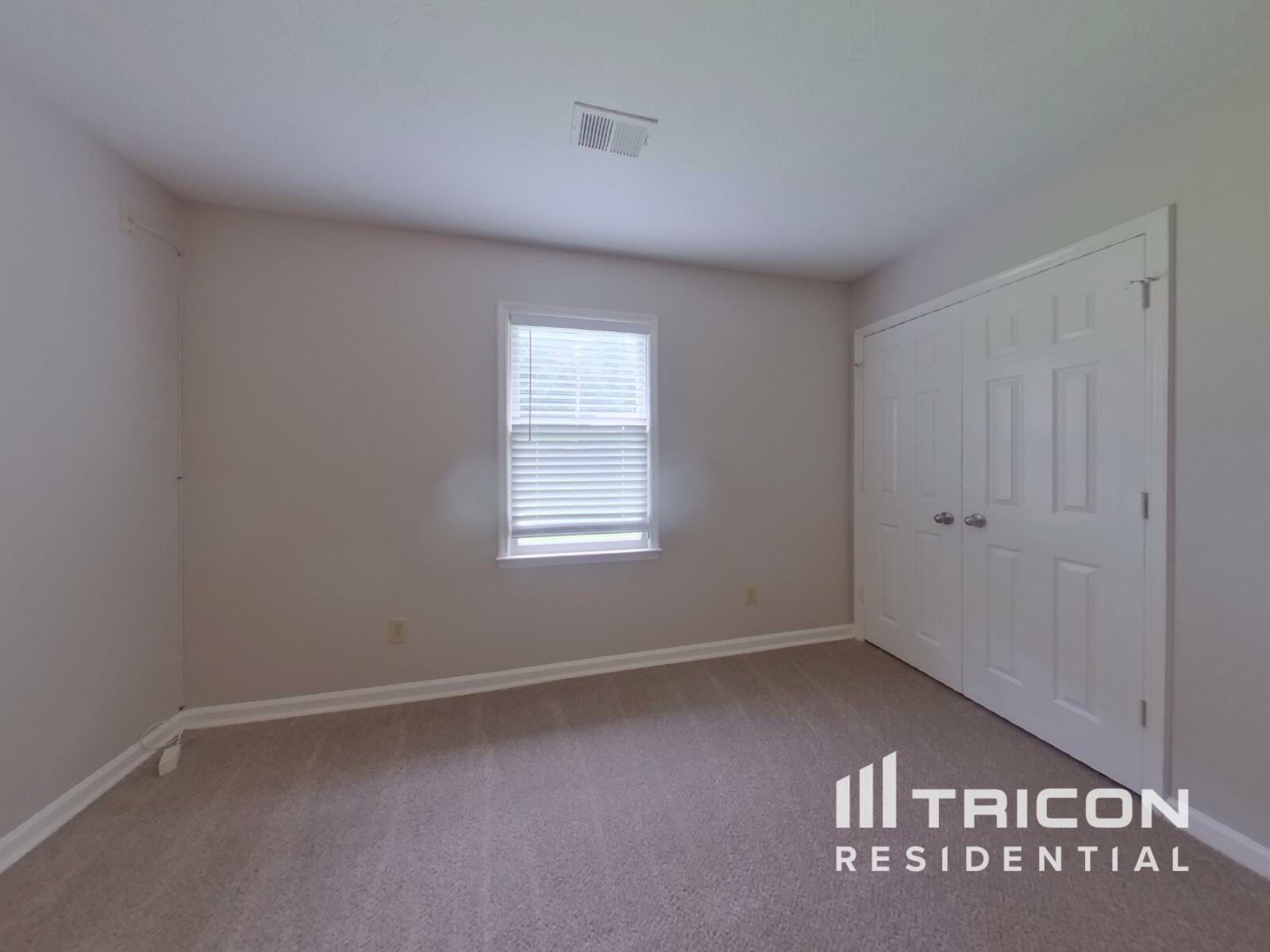 Building Photo - 446 Valley Woods Cir SE