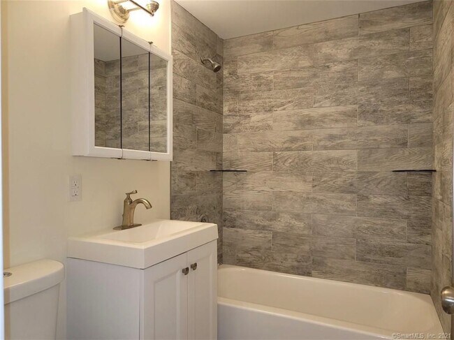 Building Photo - 29 Russell Ave