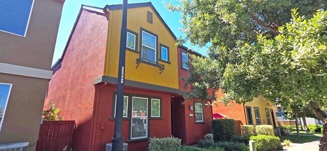 Building Photo - 845 Bronze Ln