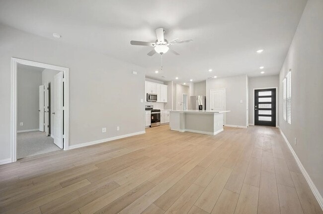 Building Photo - 524 Clover Crk Dr