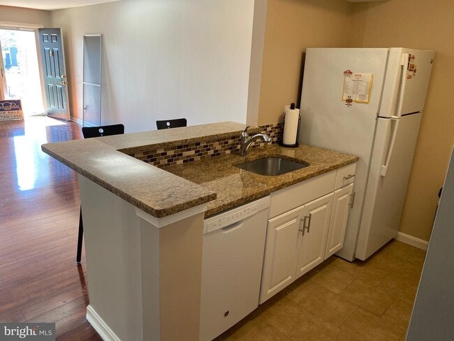 Building Photo - 5833 Orchard Hill Ct