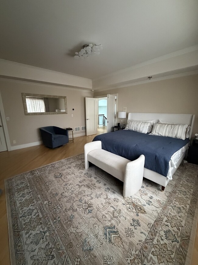 Building Photo - 525 Senon Dr