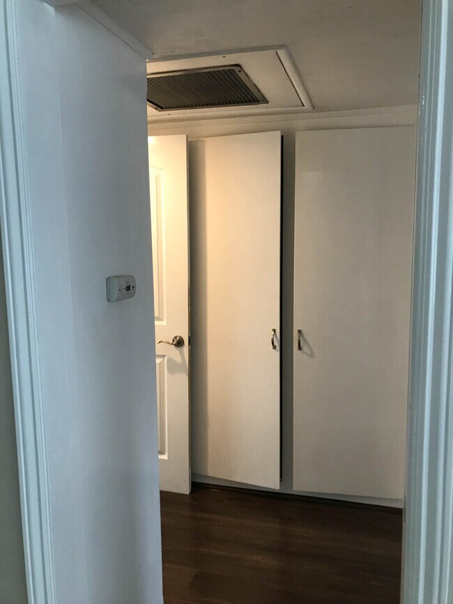 Building Photo - 1126 N Central Ave