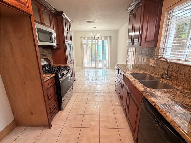 Building Photo - 1418 Carolina Grove Ln