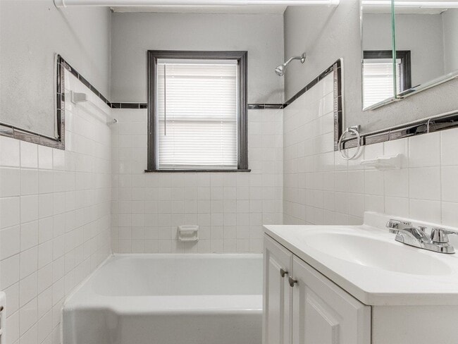 Building Photo - 2409 NW 34th St