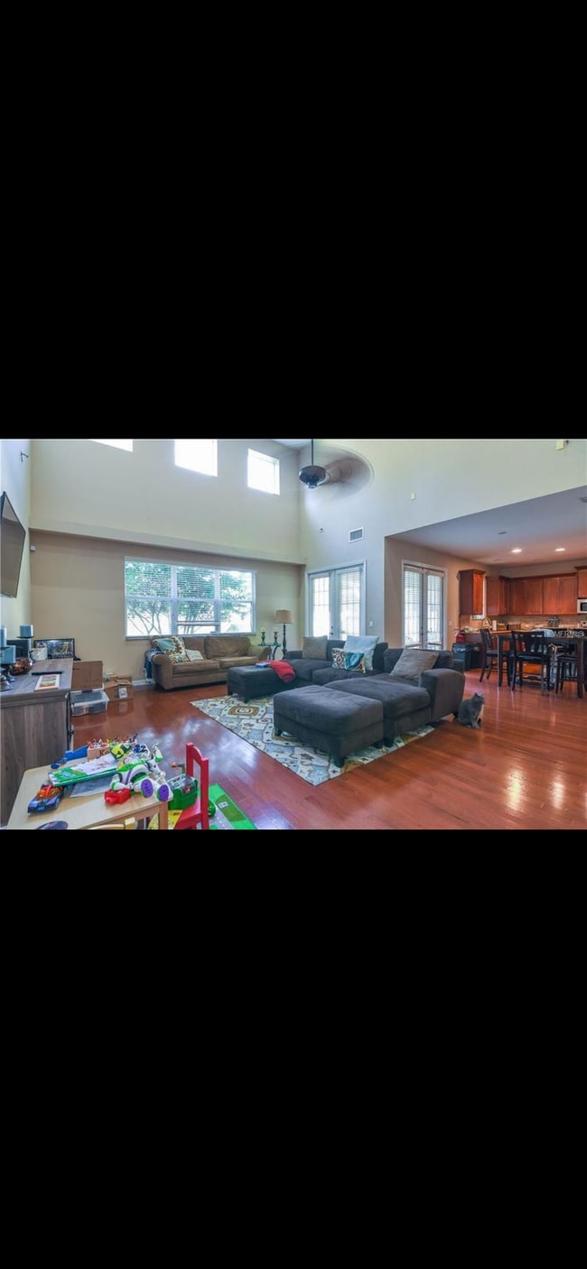 Building Photo - 652 Legacy Park Dr