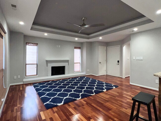 Building Photo - 221 New Kent Pl