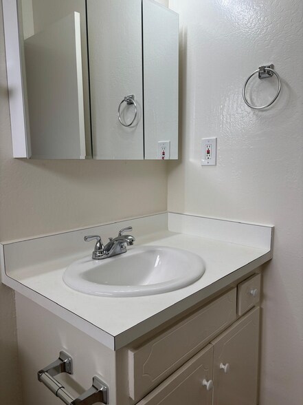 Building Photo - 16578 Montego Way
