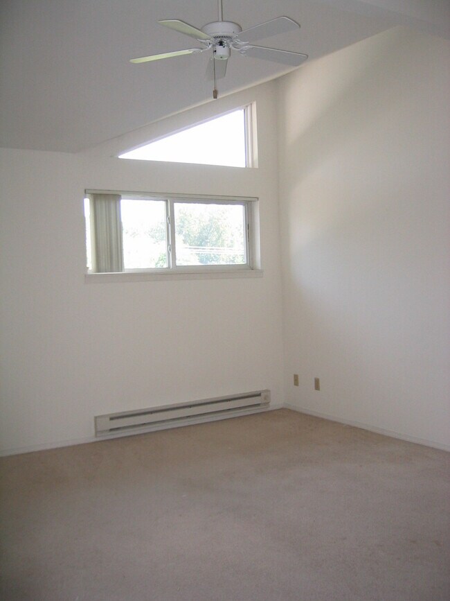 Building Photo - Stylish Loft Apartments Near the Madison A...