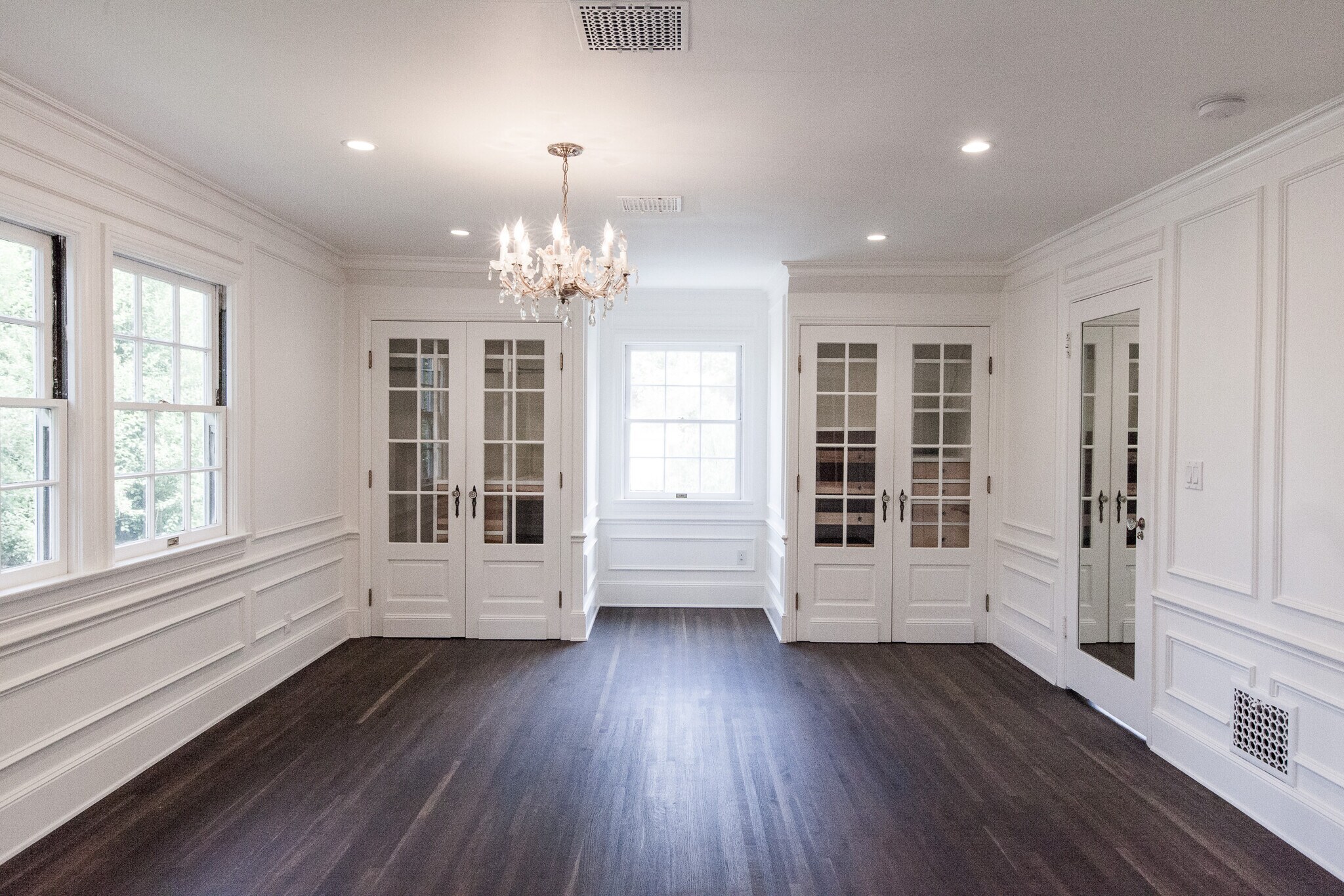 Building Photo - 3915 Benedict Canyon Dr