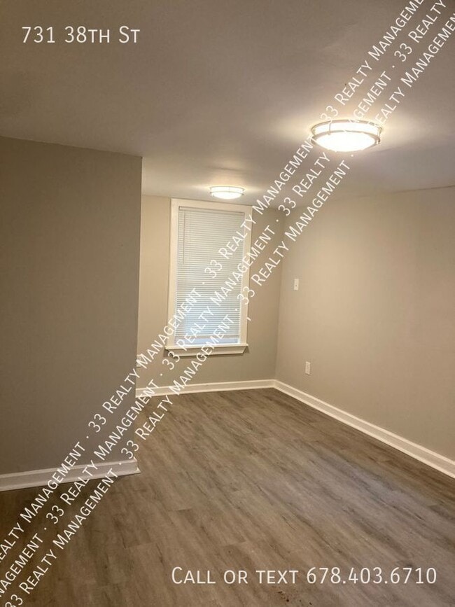 Building Photo - 731 W 38th St