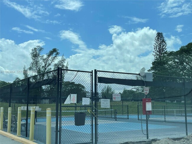 Building Photo - 119 Tilford F