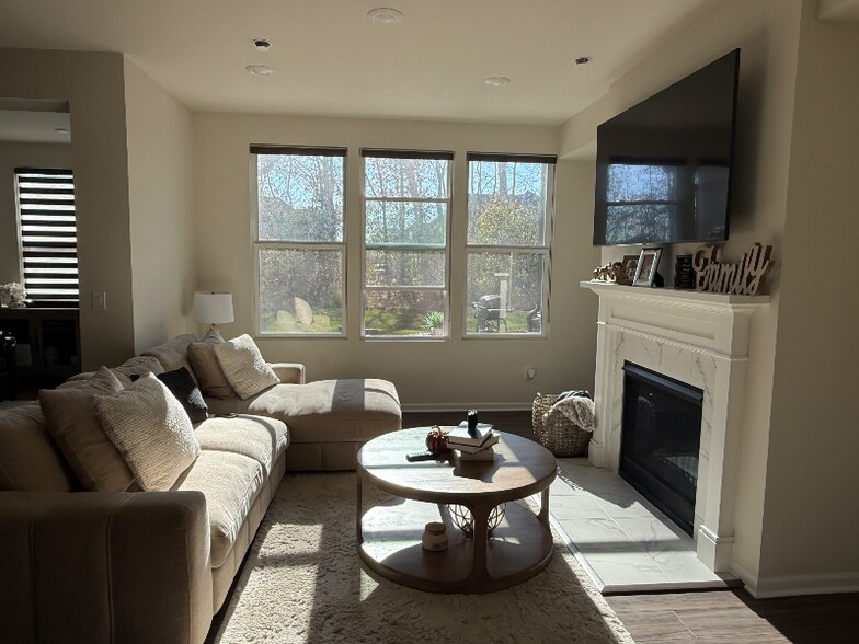 Building Photo - 421 Addison Cir