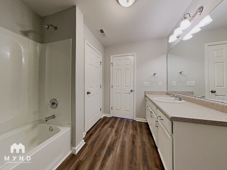 Building Photo - 195 Hunter Landing Dr
